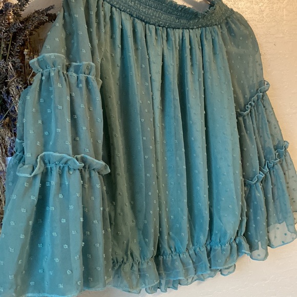 Gorgeous bell sleeve boho off shoulder top - Picture 4 of 5